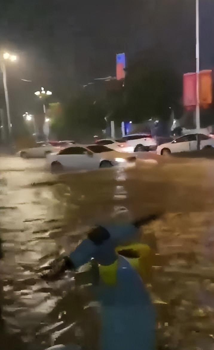 福建暴雨最新新闻，暴雨袭击引发关注，全力应对保障民众安全